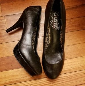 Kenneth Cole Unlisted Black Platform Pump